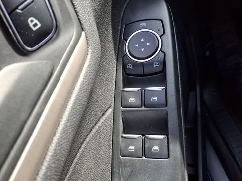 Used 2022 Ford Escape SE w/ Cold Weather Package image 16