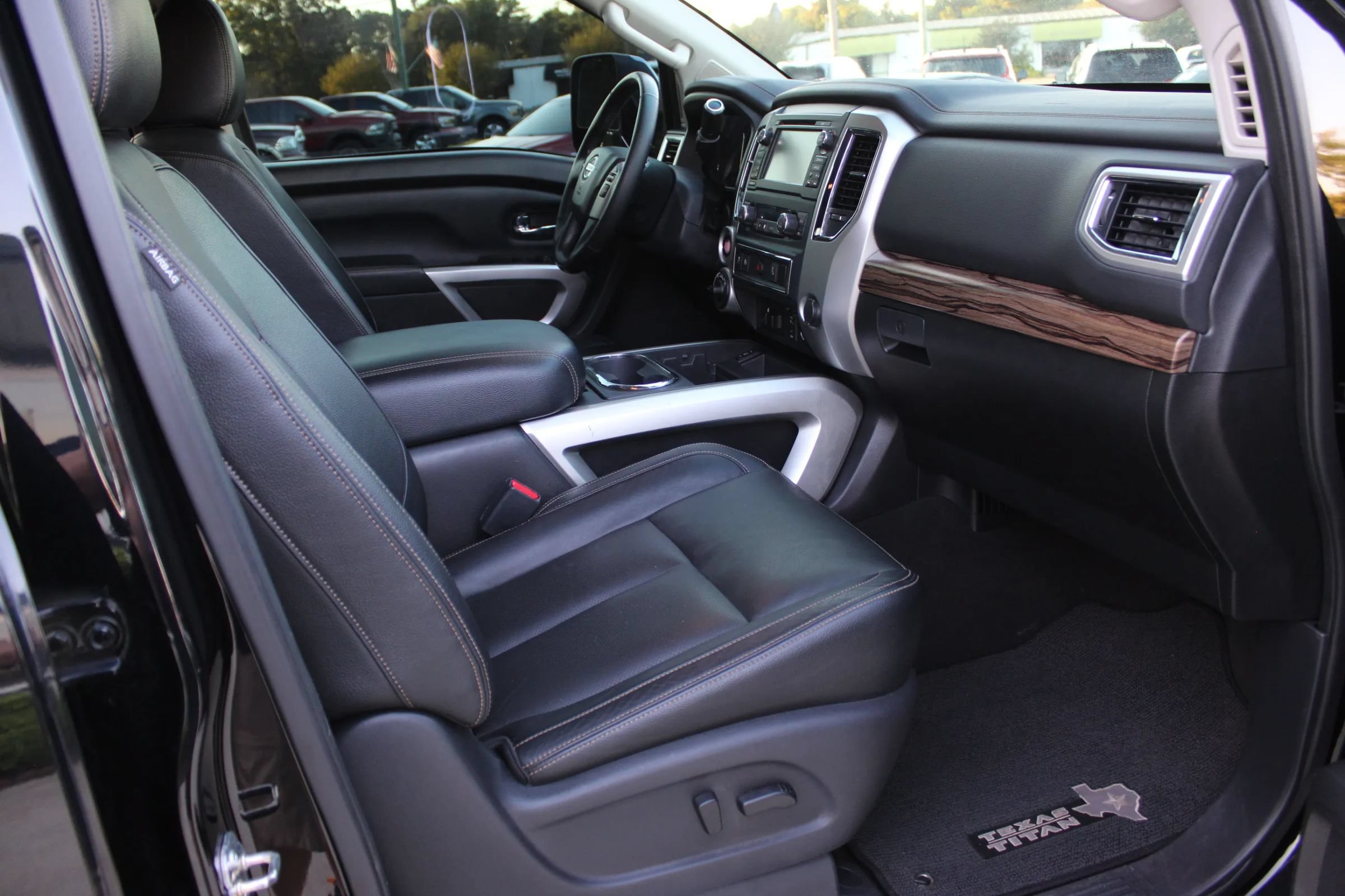 Used 2018 Nissan Titan SL w/ Texas Titan Edition AWD/4WD image 31
