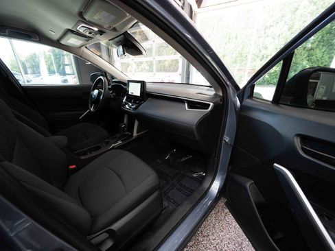 Used 2025 Toyota Corolla Cross LE FWD image 26