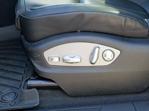 Used 2025 Porsche Macan AWD/4WD image 24