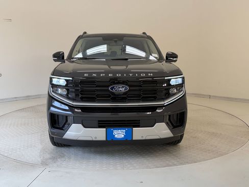 Used 2025 Ford Expedition Platinum w/ Driver's Package image 6