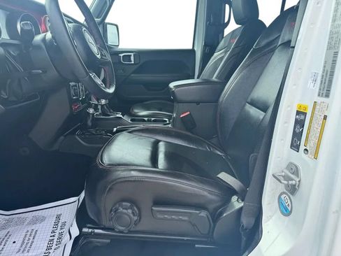 Used 2023 Jeep Gladiator Rubicon w/ Cold Weather Group AWD/4WD image 9