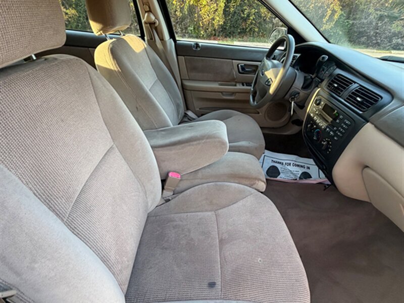 Used 2001 Ford Taurus SE FWD image 18