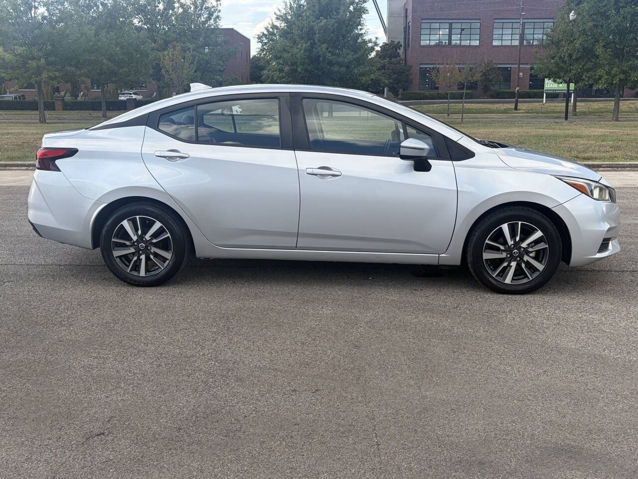 Used 2021 Nissan Versa SV FWD image 9