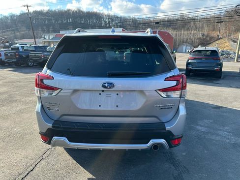 Used 2023 Subaru Forester Touring image 6