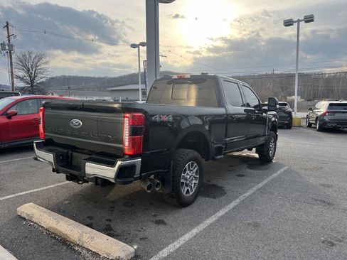 Used 2024 Ford F250 Lariat AWD/4WD image 3