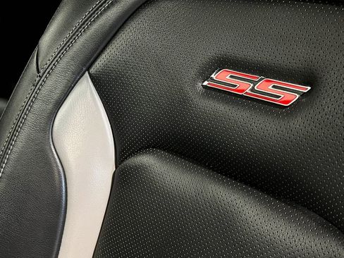 Used 2020 Chevrolet Camaro SS RWD image 18
