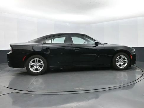 Used 2022 Dodge Charger SXT image 4