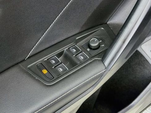 Used 2023 Volkswagen Tiguan SE FWD image 19
