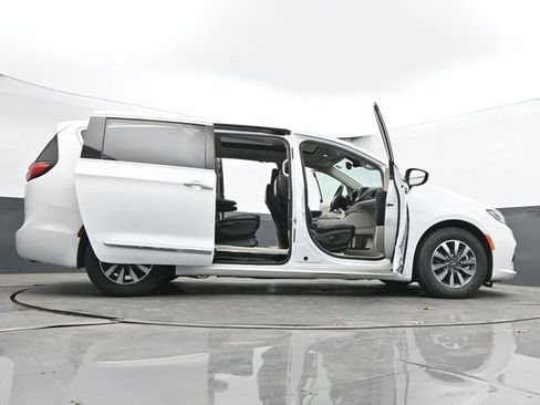 Used 2023 Chrysler Pacifica Limited FWD image 78