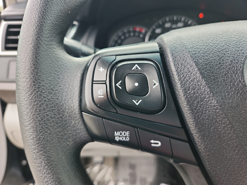Used 2015 Toyota Camry LE FWD image 30