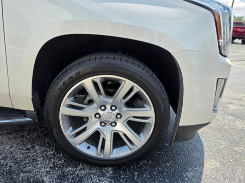 Used 2015 Cadillac Escalade Luxury AWD/4WD image 19
