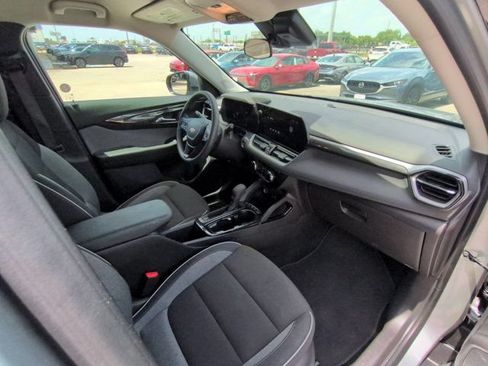 Used 2025 Chevrolet TrailBlazer LT AWD/4WD image 31