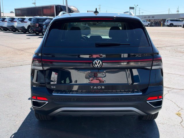 Used 2025 Volkswagen Taos SE FWD image 4