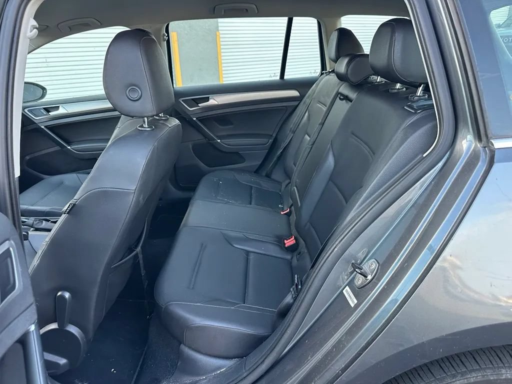 Used 2015 Volkswagen Golf TDI S FWD image 8