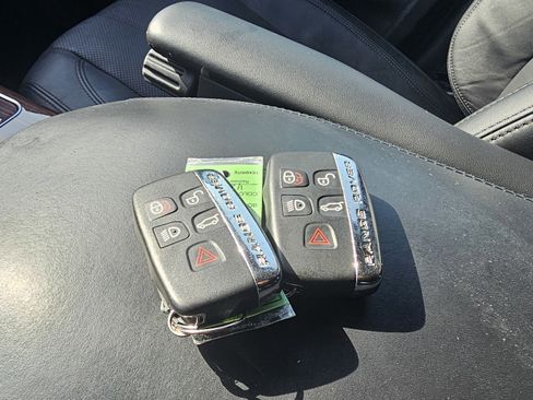 Used 2017 Land Rover Range Rover HSE image 35