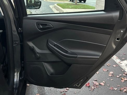 Used 2018 Ford Focus S image 21