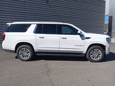 Used 2024 GMC Yukon XL SLT image 2