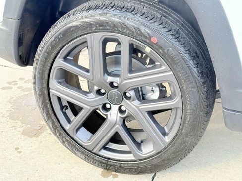 New 2026 Jeep Compass Latitude image 16