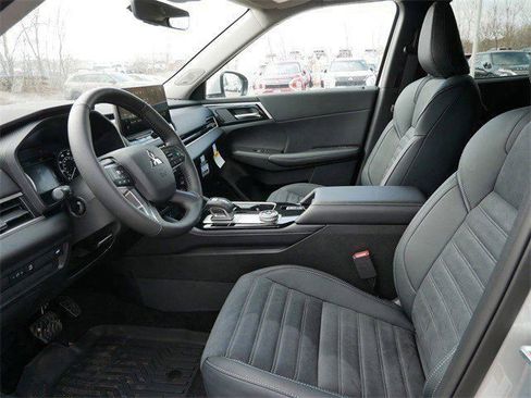 New 2026 Mitsubishi Outlander SE image 4