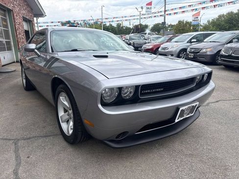 Used 2013 Dodge Challenger SXT RWD image 3