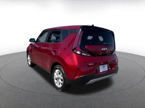 Used 2025 Kia Soul LX w/ LX Technology Package FWD image 11