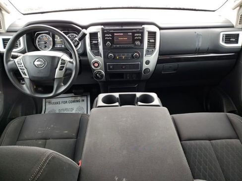 Used 2017 Nissan Titan SV image 10