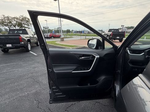 Used 2025 Toyota RAV4 XLE FWD image 18