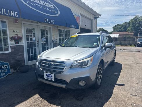 Used 2017 Subaru Outback 2.5i Limited AWD/4WD image 2