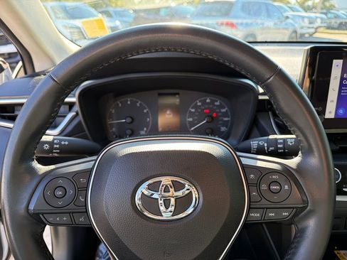 Used 2023 Toyota Corolla Cross LE image 19