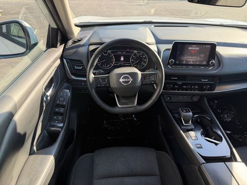 Used 2025 Nissan Rogue SV FWD image 16