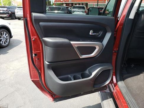Used 2017 Nissan Titan SV AWD/4WD image 15