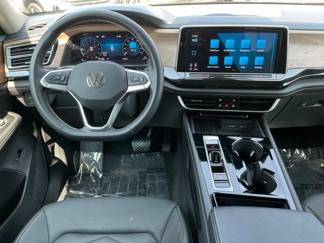 Used 2025 Volkswagen Atlas SE FWD image 12
