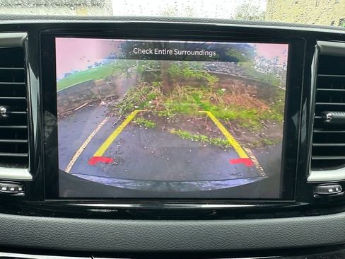 Certified 2022 Chrysler Pacifica Touring-L FWD image 6