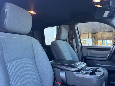 Used 2024 RAM 2500 Tradesman w/ Chrome Appearance Group image 17