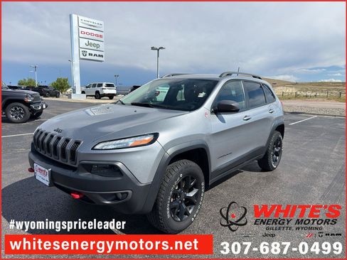 Used 2017 Jeep Cherokee Trailhawk w/ Cold Weather Group AWD/4WD image 1