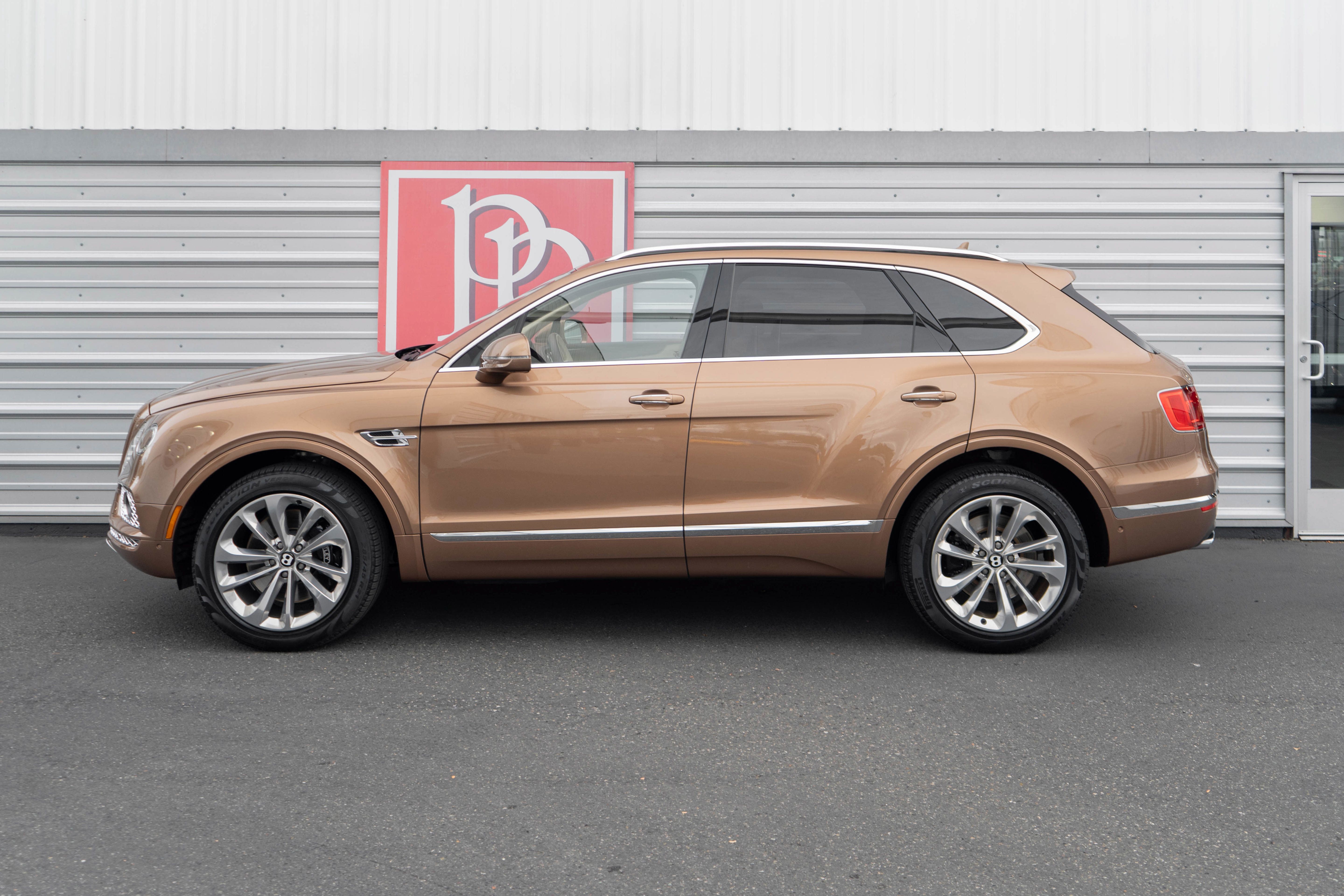 Used 2017 Bentley Bentayga AWD/4WD image 54
