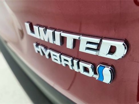 Used 2019 Toyota RAV4 Limited image 18