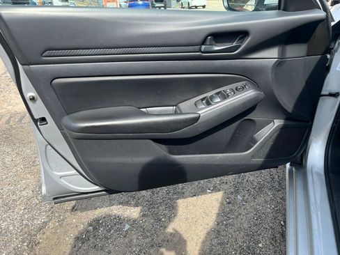 Used 2023 Nissan Altima 2.5 S image 9