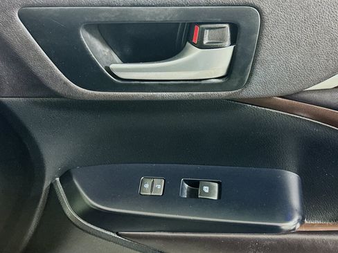 Used 2016 Toyota Highlander Limited AWD/4WD image 29