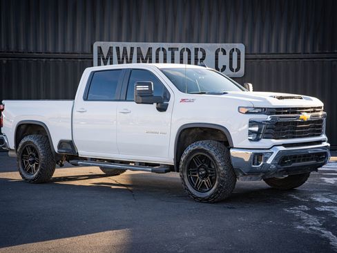 Used 2024 Chevrolet Silverado 2500 LT image 1