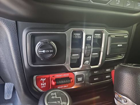 Used 2018 Jeep Wrangler Unlimited Rubicon AWD/4WD image 28
