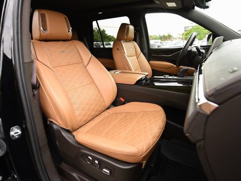 Used 2023 Cadillac Escalade Sport w/ Touring Package RWD image 17