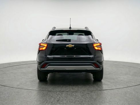Used 2025 Chevrolet Trax LT FWD image 7