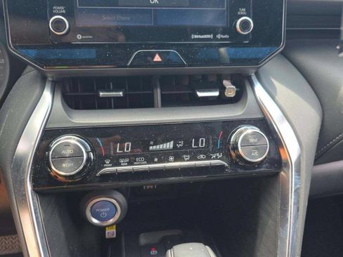 Used 2021 Toyota Venza XLE w/ Softex Package AWD/4WD image 8