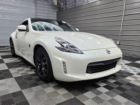 Used 2018 Nissan 370Z Coupe RWD image 5