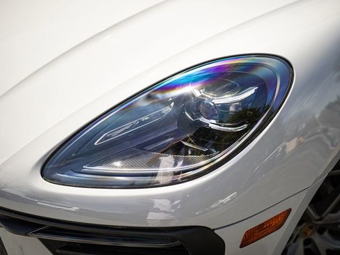 Used 2022 Porsche Macan w/ Premium Package Plus image 4