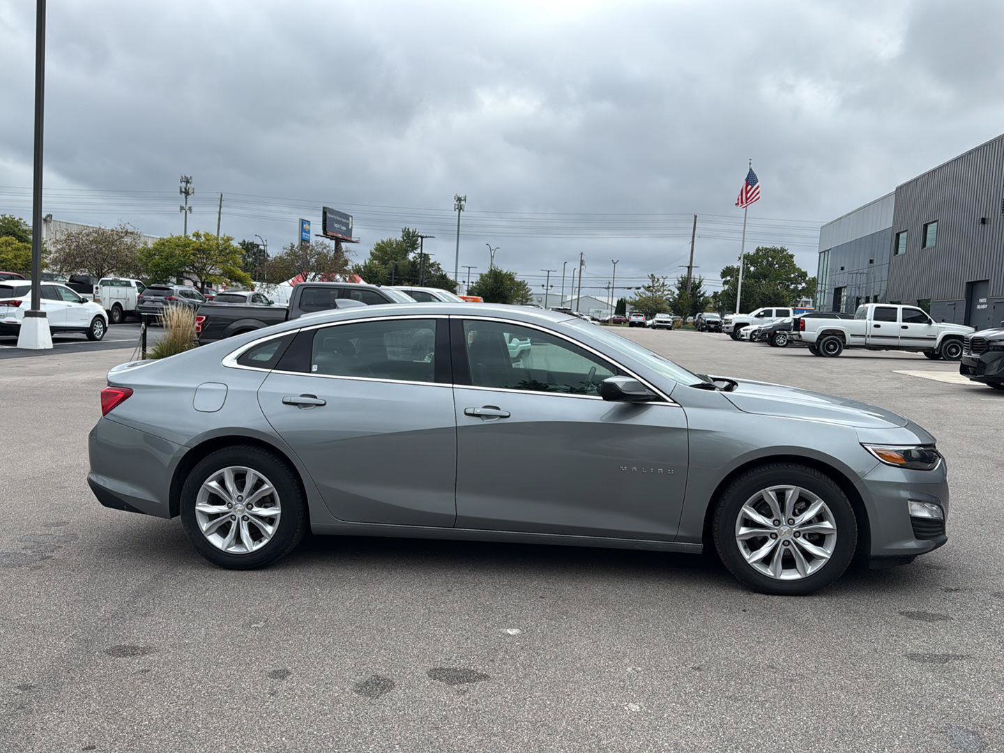 Used 2024 Chevrolet Malibu LT FWD image 2