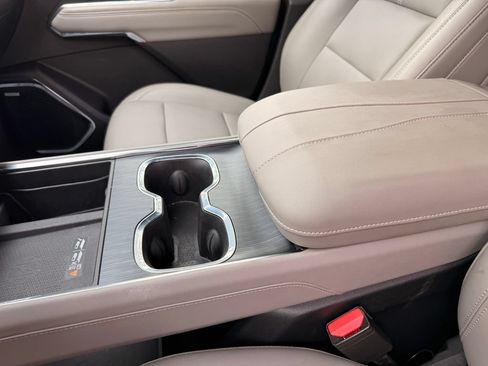 Used 2026 GMC Acadia Elevation w/ Elevation Premium Package FWD image 23