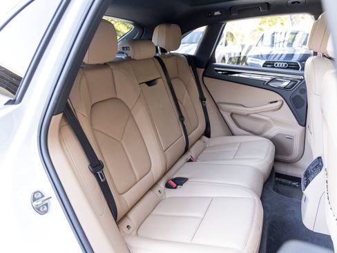 Certified 2026 Porsche Macan AWD/4WD image 59